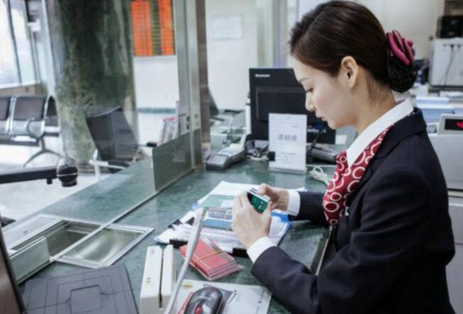 銀行柜臺(tái)工作制服定制