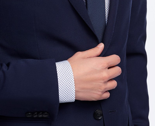 穿西服袖口到哪最合適