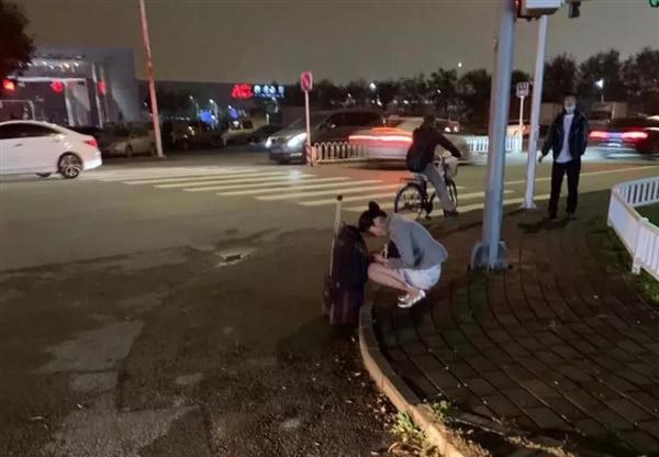 未及時換冬裝，海航空姐被凍瑟瑟發抖